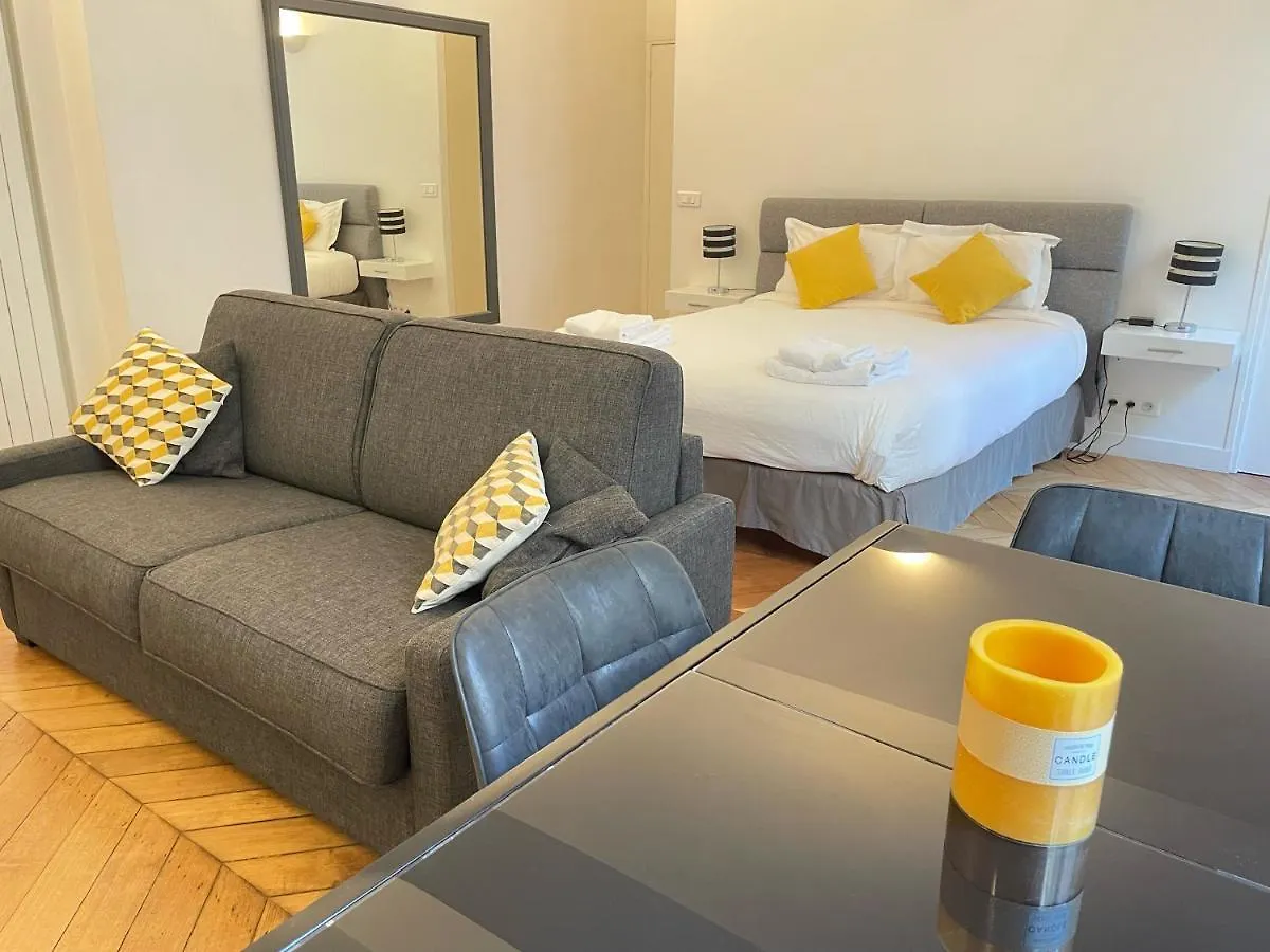 Bed and Breakfast Paris Square 2*,
