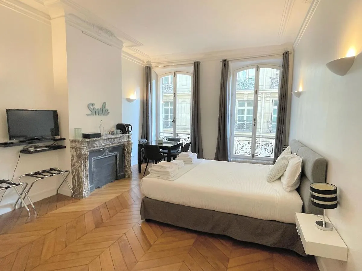 ** Alojamento de Acomodação e Pequeno-almoço Paris Square Acomodação com café da manhã França