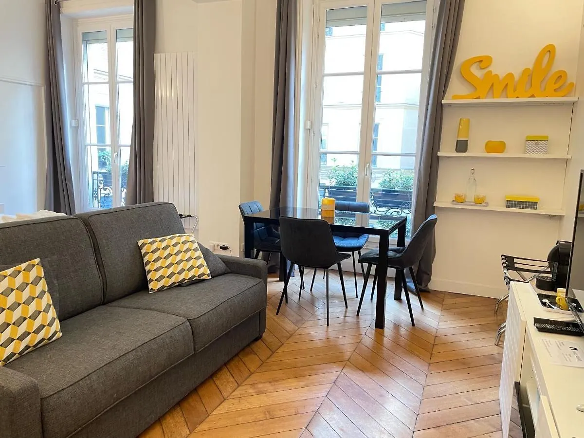 Paris Square Acomodação com café da manhã Alojamento de Acomodação e Pequeno-almoço