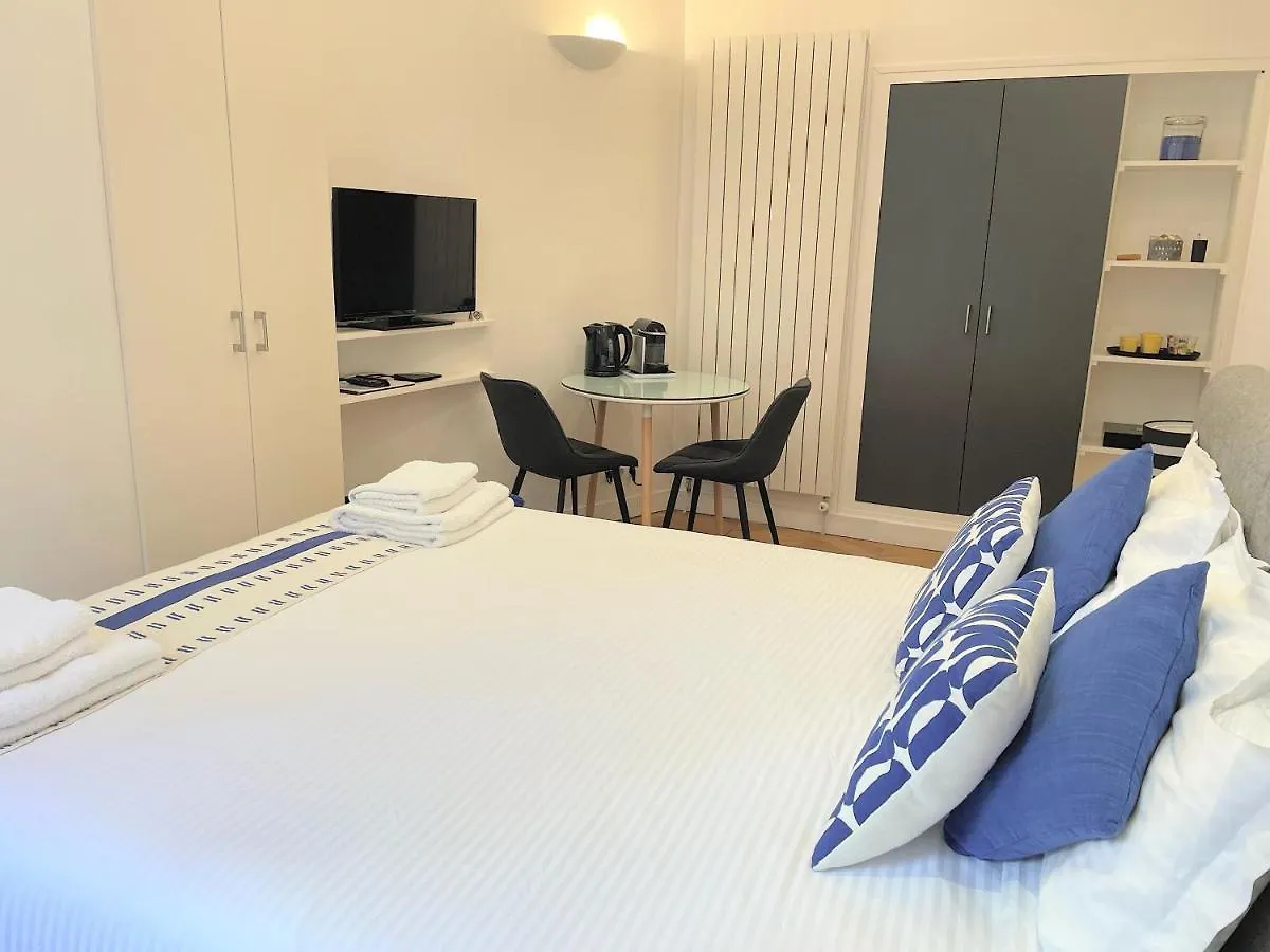 Bed and Breakfast Paris Square 2*,