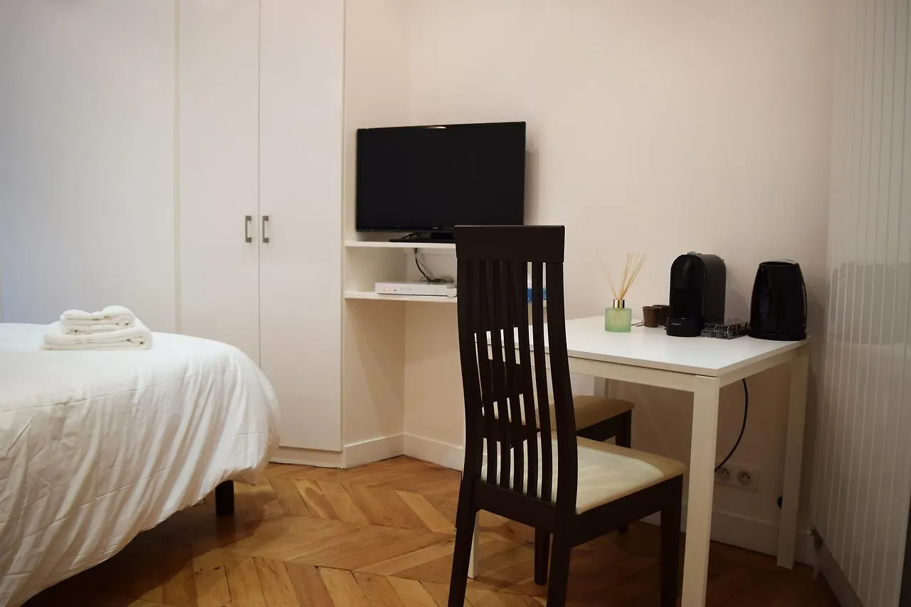 ** Alojamento de Acomodação e Pequeno-almoço Paris Square Acomodação com café da manhã França