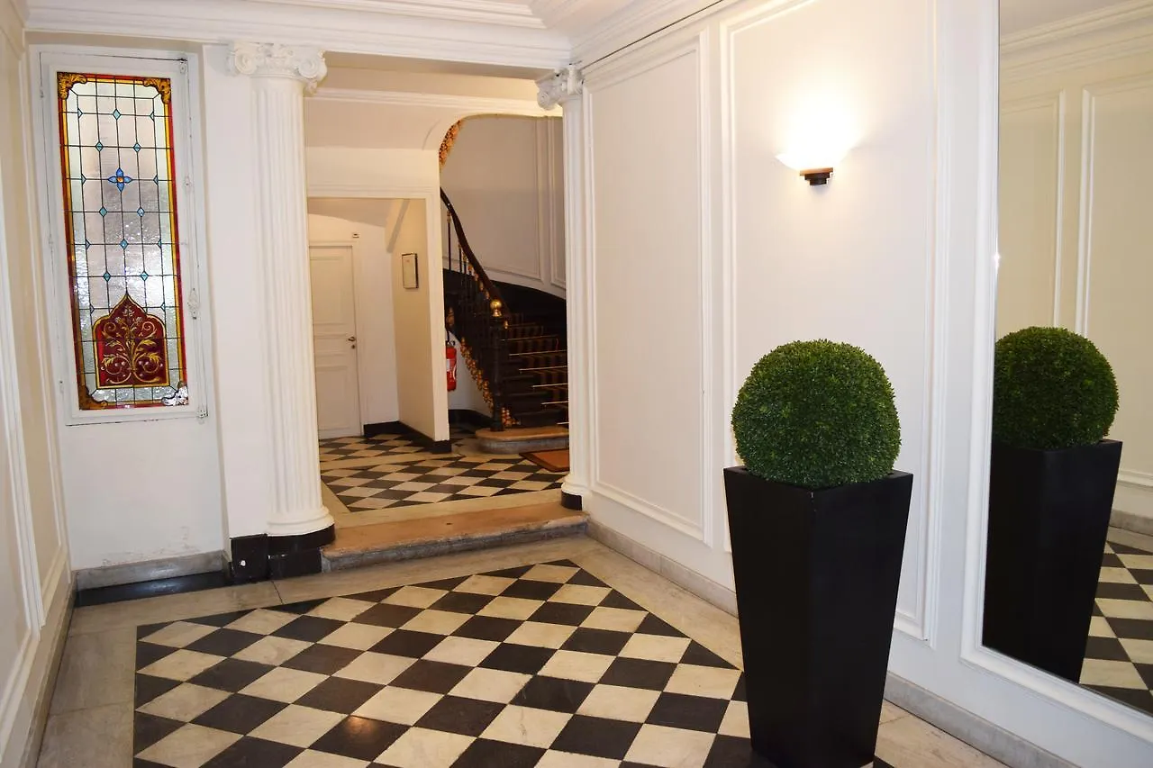Paris Square Acomodação com café da manhã 2*,  França