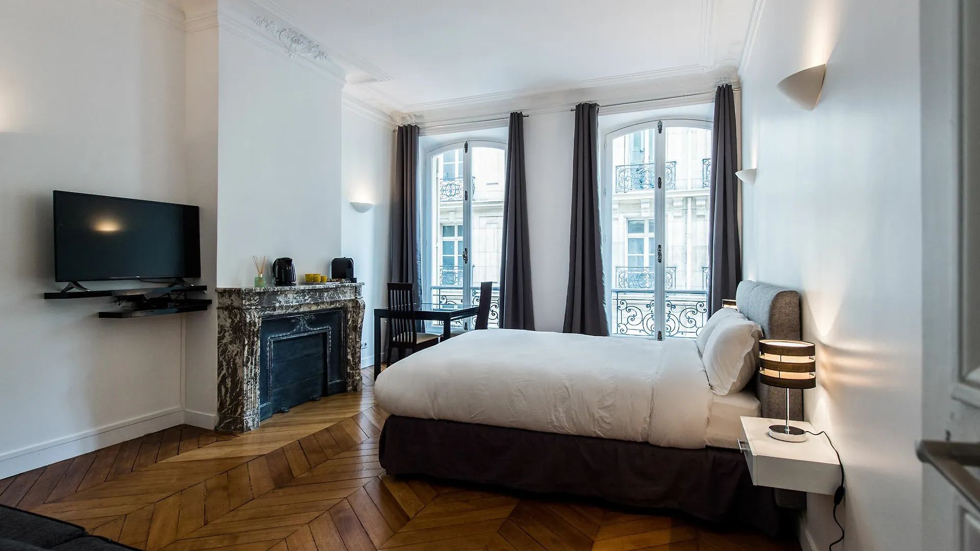 Paris Square Acomodação com café da manhã Alojamento de Acomodação e Pequeno-almoço