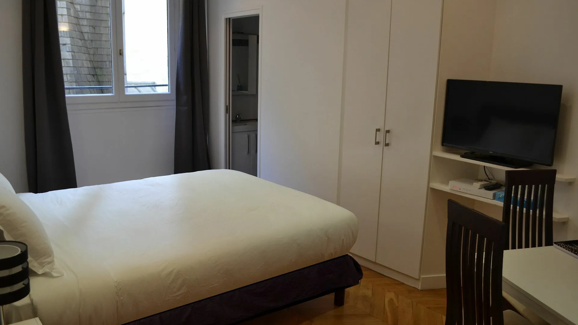 Bed and Breakfast Paris Square 2*,
