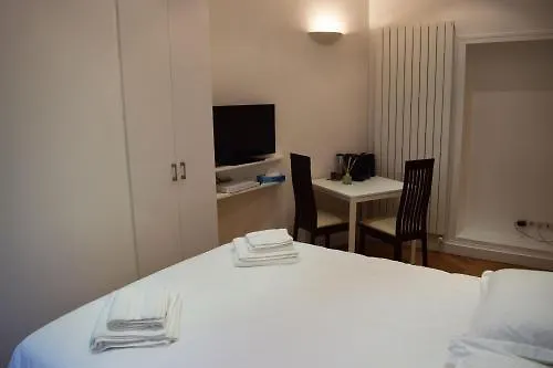 Alojamento de Acomodação e Pequeno-almoço Paris Square Acomodação com café da manhã