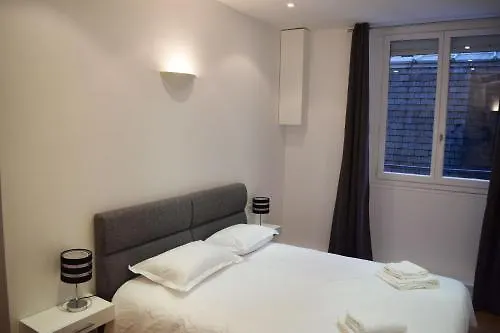 Bed and Breakfast Paris Square 2*,